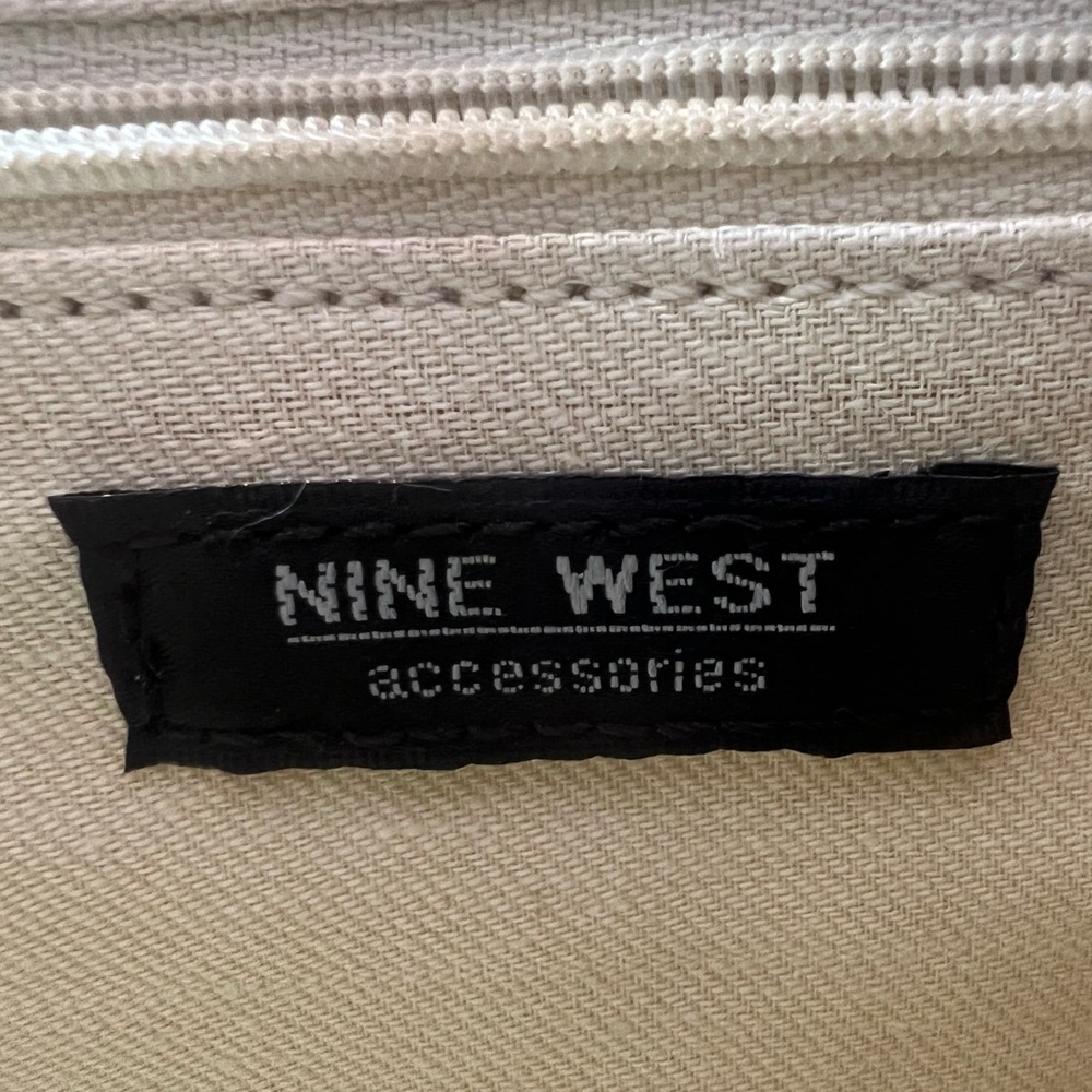 Vintage Nine West white purse - Picture 2 of 6